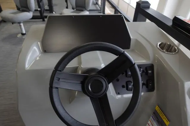 Slide: The Image of Lake Lounger 16' FOUR CORNER PRO 2025 - 14