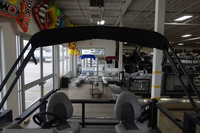 Slide: The Image of Lake Lounger 16' FOUR CORNER PRO 2025 - 16