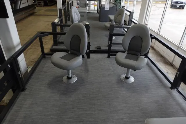 Slide: The Image of Lake Lounger 16' FOUR CORNER PRO 2025 - 5