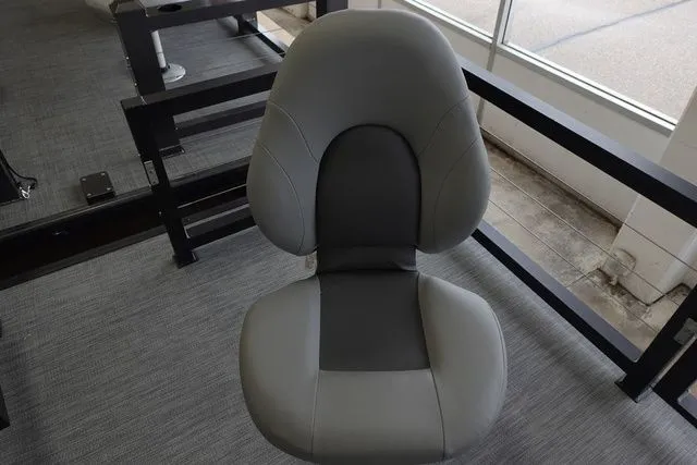 Slide: The Image of Lake Lounger 16' FOUR CORNER PRO 2025 - 6