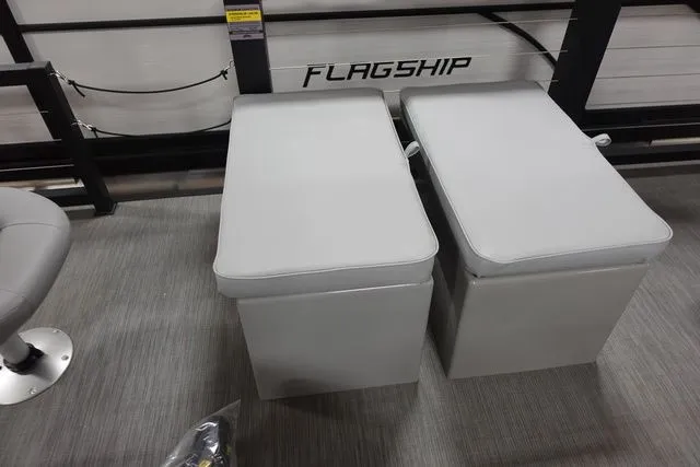 Slide: The Image of Lake Lounger 13' Front-Fish 2025 - 7