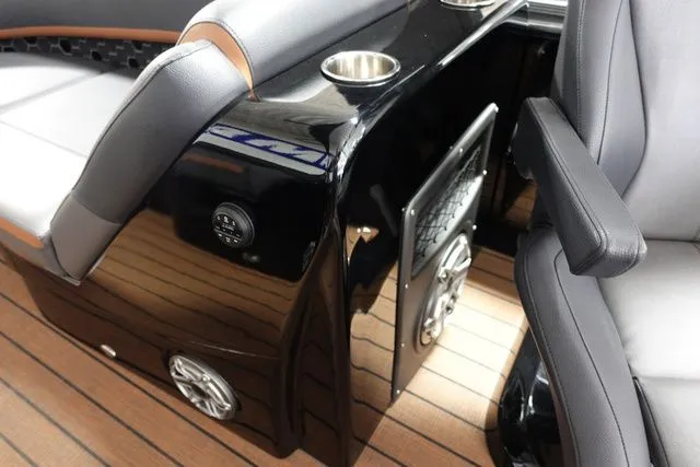 Slide: The Image of Manitou XT 23 RFXW Single Engine 2023 - 17