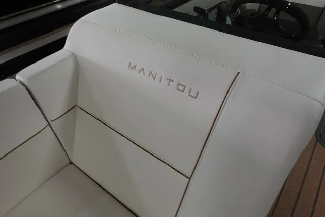 Slide: The Image of Manitou Explore 26 Switchback Single Engine V-Toon 2024 - 4