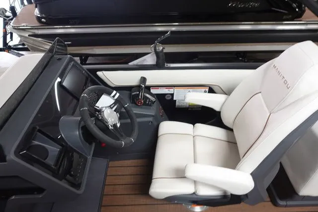 Slide: The Image of Manitou Explore 26 Switchback Single Engine V-Toon 2024 - 7