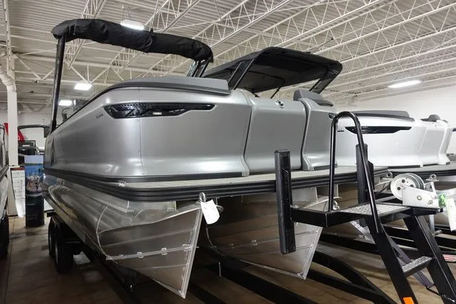 The Image of Manitou Explore 24 Max Navigator V-Toon 2024 - 1