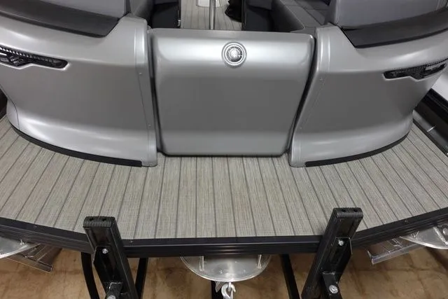 Slide: The Image of Manitou Explore 24 Max Navigator V-Toon 2024 - 3