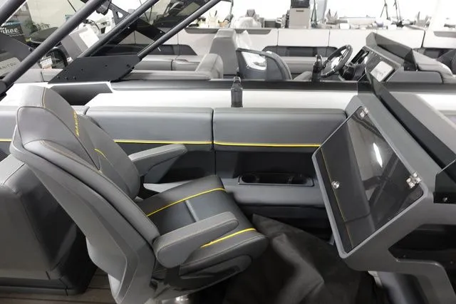 Slide: The Image of Manitou Explore 24 Max Navigator V-Toon 2024 - 8