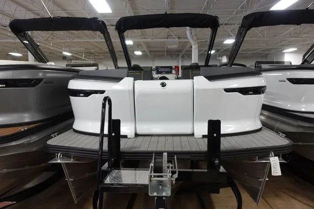 The Image of Manitou Explore 24 Max Navigator V-Toon 2024 - 1