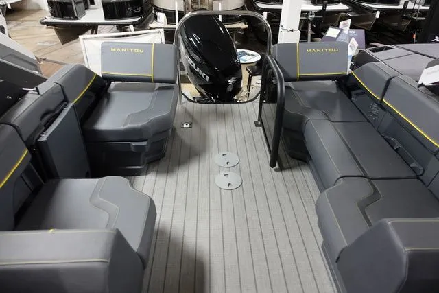 Slide: The Image of Manitou Explore 24 Max Navigator V-Toon 2024 - 8