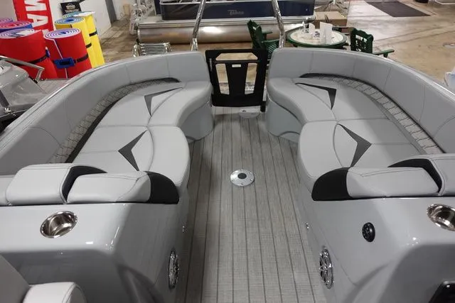 Slide: The Image of Manitou LX 25 Rear Facing X-Treme Windshield (RFXW) Single 2024 - 10