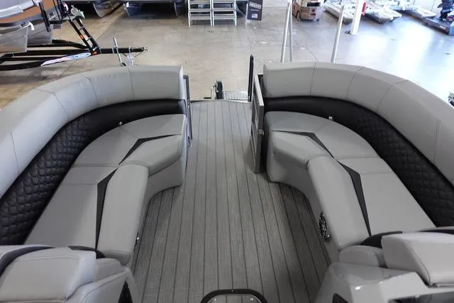 Slide: The Image of Manitou LX 25 Rear Facing X-Treme Windshield (RFXW) Single 2024 - 4