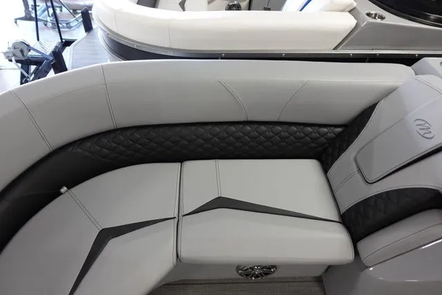 Slide: The Image of Manitou LX 25 Rear Facing X-Treme Windshield (RFXW) Single 2024 - 5