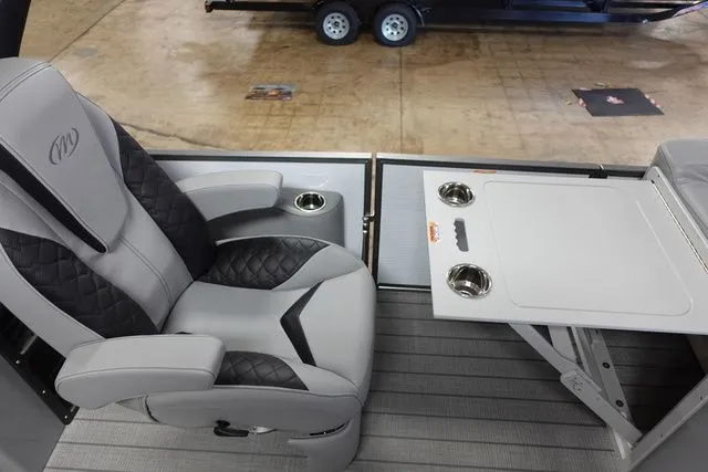 Slide: The Image of Manitou LX 25 Rear Facing X-Treme Windshield (RFXW) Single 2024 - 7