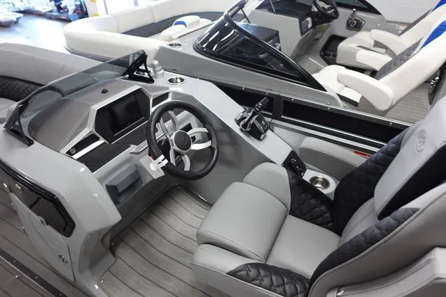 Slide: The Image of Manitou LX 25 Rear Facing X-Treme Windshield (RFXW) Single 2024 - 8