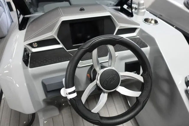 Slide: The Image of Manitou LX 25 Rear Facing X-Treme Windshield (RFXW) Single 2024 - 9