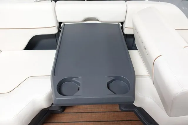 Slide: The Image of Manitou Explore 22 Max Navigator Tritoon 2025 - 12