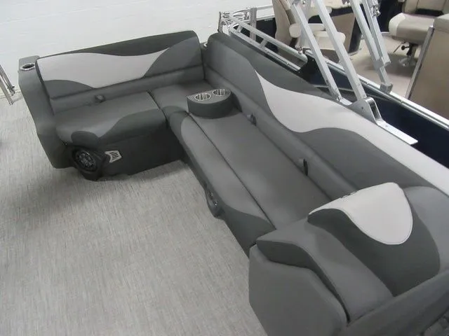 Slide: The Image of Tahoe LTZ Cruise Rear Bench 23 FT 2023 - 4