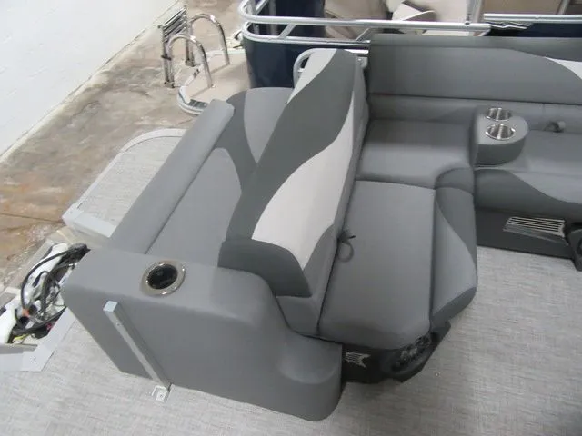 Slide: The Image of Tahoe LTZ Cruise Rear Bench 23 FT 2023 - 5
