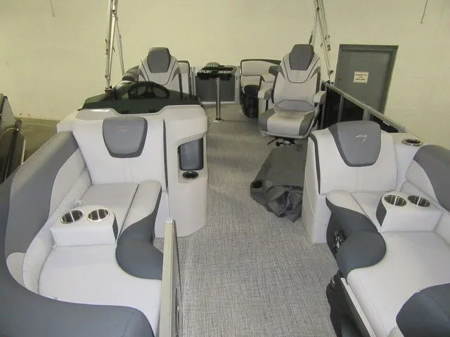 Slide: The Image of Tahoe LTZ Quad Lounger 21 FT 2023 - 3