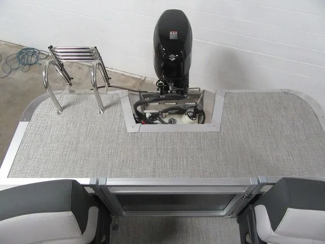 Slide: The Image of Tahoe LTZ Quad Lounger 21 FT 2023 - 5