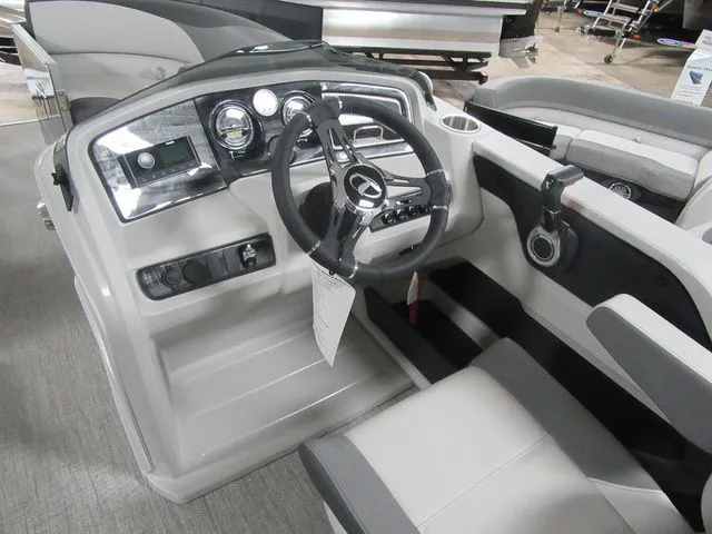 Slide: The Image of Tahoe LTZ Quad Lounger 21 FT 2023 - 6