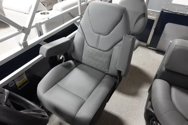 Slide: The Image of Tahoe STX Quad Fish 19 FT 2024 - 12