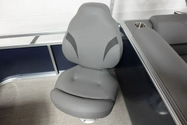 Slide: The Image of Tahoe STX Quad Fish 19 FT 2024 - 15