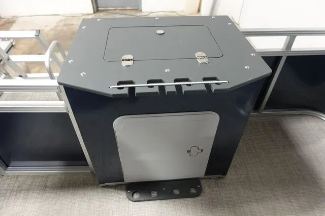 Slide: The Image of Tahoe STX Quad Fish 19 FT 2024 - 16