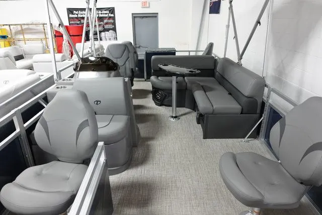 Slide: The Image of Tahoe STX Quad Fish 19 FT 2024 - 3