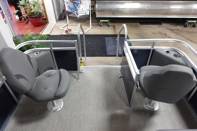 Slide: The Image of Tahoe STX Quad Fish 19 FT 2024 - 4