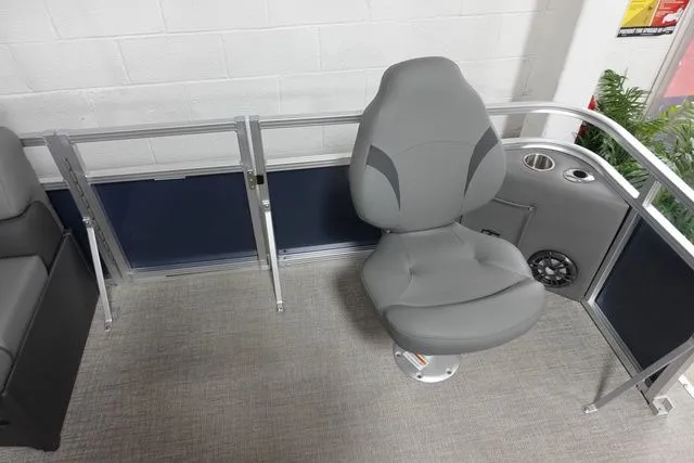 Slide: The Image of Tahoe STX Quad Fish 19 FT 2024 - 5