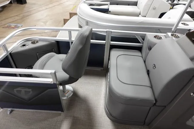 Slide: The Image of Tahoe STX Quad Fish 19 FT 2024 - 6