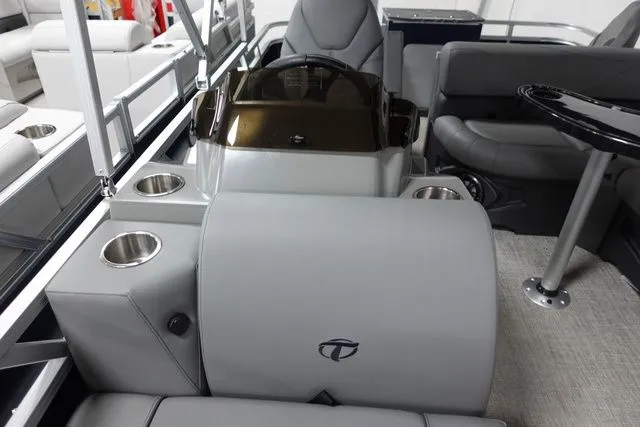 Slide: The Image of Tahoe STX Quad Fish 19 FT 2024 - 8