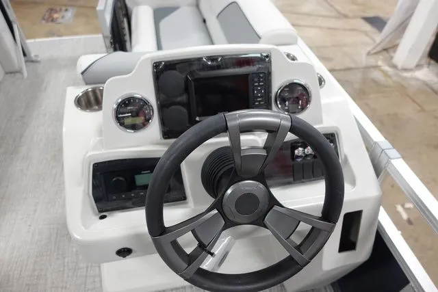 Slide: The Image of Tahoe Sport Quad Lounger 21 FT 2025 - 11