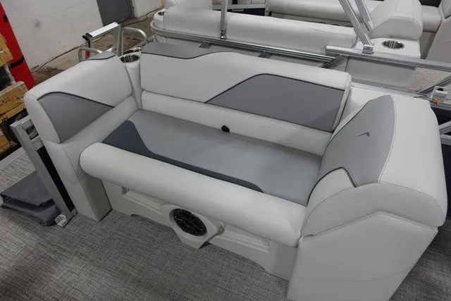 Slide: The Image of Tahoe Sport Quad Lounger 21 FT 2025 - 14