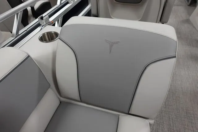 Slide: The Image of Tahoe Sport Quad Lounger 21 FT 2025 - 15