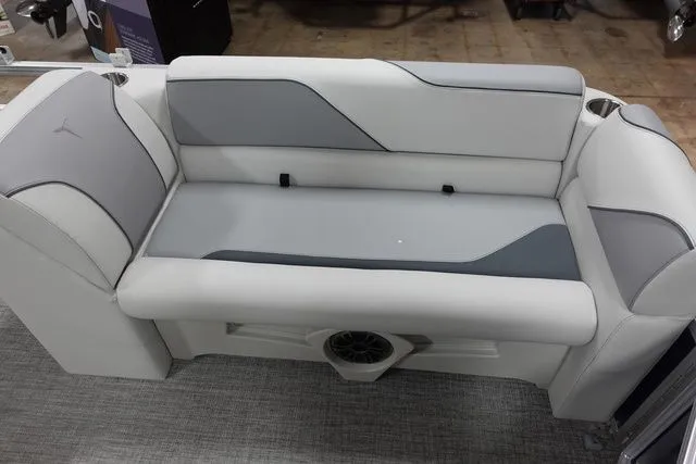 Slide: The Image of Tahoe Sport Quad Lounger 21 FT 2025 - 16