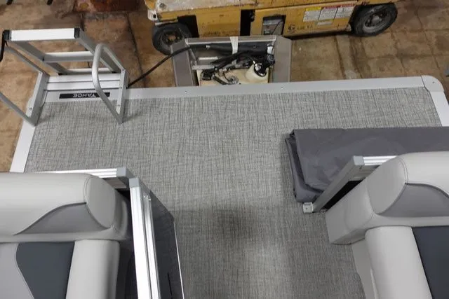 Slide: The Image of Tahoe Sport Quad Lounger 21 FT 2025 - 17