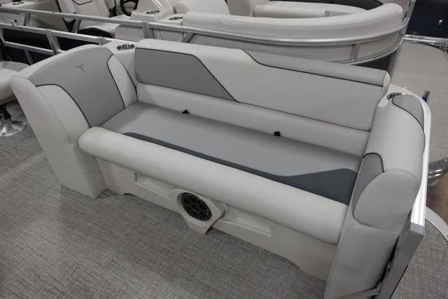 Slide: The Image of Tahoe Sport Quad Lounger 21 FT 2025 - 4