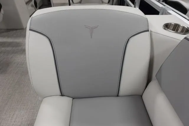 Slide: The Image of Tahoe Sport Quad Lounger 21 FT 2025 - 5