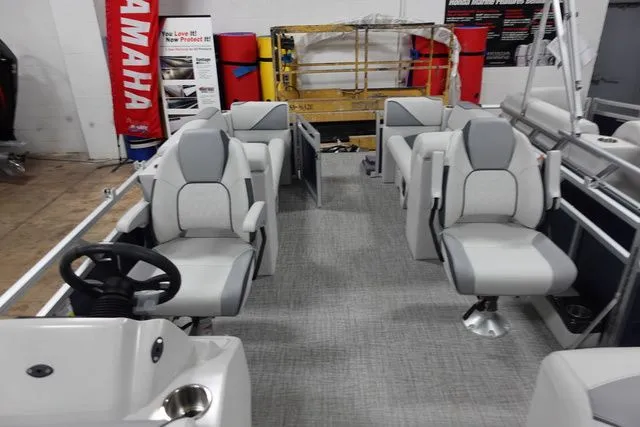 Slide: The Image of Tahoe Sport Quad Lounger 21 FT 2025 - 7