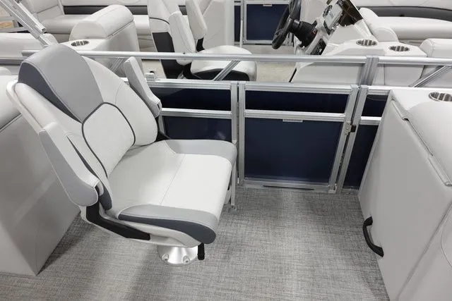 Slide: The Image of Tahoe Sport Quad Lounger 21 FT 2025 - 8