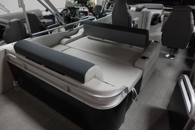 Slide: The Image of Tahoe Cascade 23RL 2025 - 10