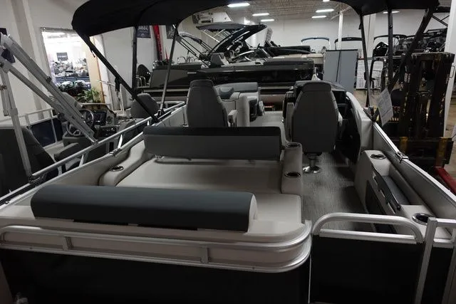 Slide: The Image of Tahoe Cascade 23RL 2025 - 13