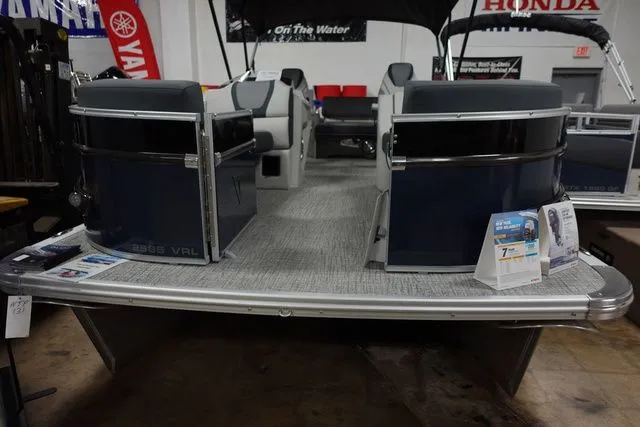 Slide: The Image of Tahoe Cascade 23RL 2025 - 2