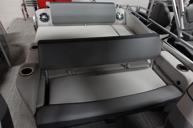 Slide: The Image of Tahoe Cascade 23RL 2025 - 9