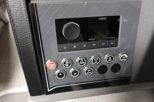 Slide: The Image of Tahoe Cascade Elite Windhsield 25 Tritoon 2025 - 14