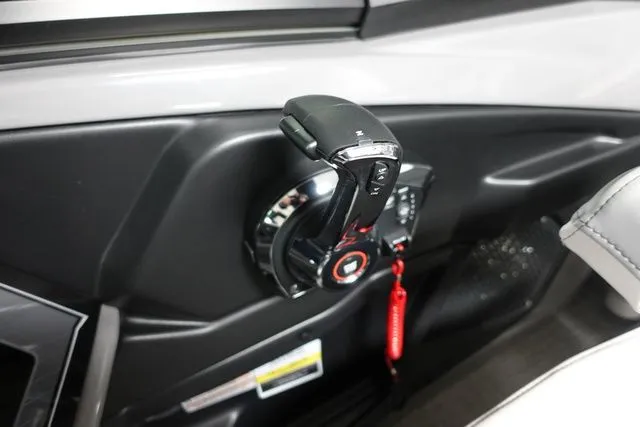 Slide: The Image of Tahoe Cascade Elite Windhsield 25 Tritoon 2025 - 15