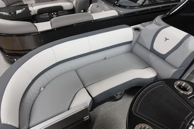 Slide: The Image of Tahoe Cascade Elite Windhsield 25 Tritoon 2025 - 6