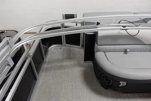 Slide: The Image of Tahoe LTZ Cruise 23 FT 2025 - 15